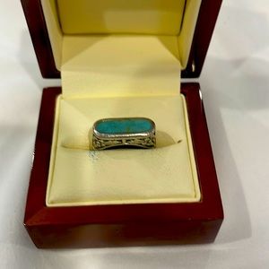 Sterling silver ring with beautiful flower details and turquoise center